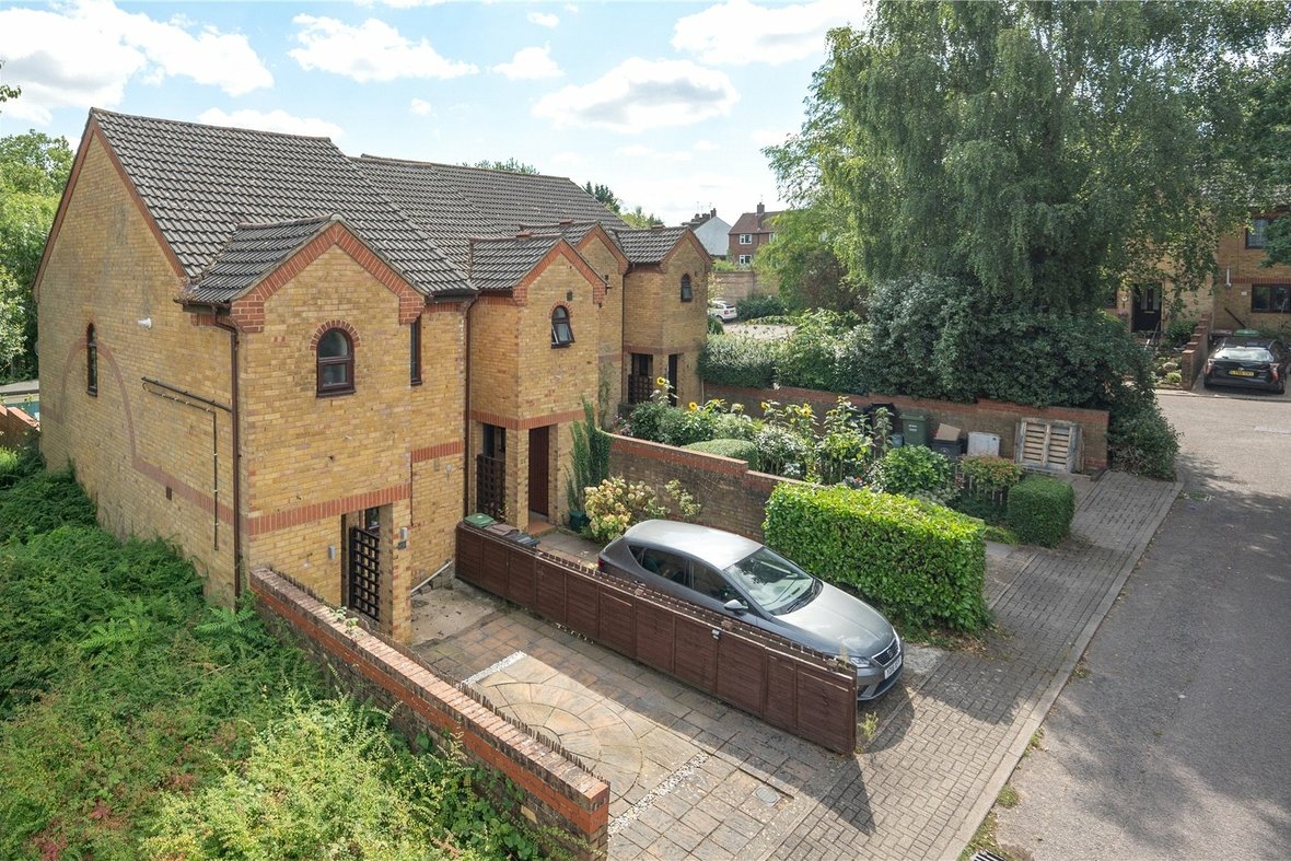 2 Bedroom House For SaleHouse For Sale in Grindcobbe, St. Albans, Hertfordshire - View 1 - Collinson Hall