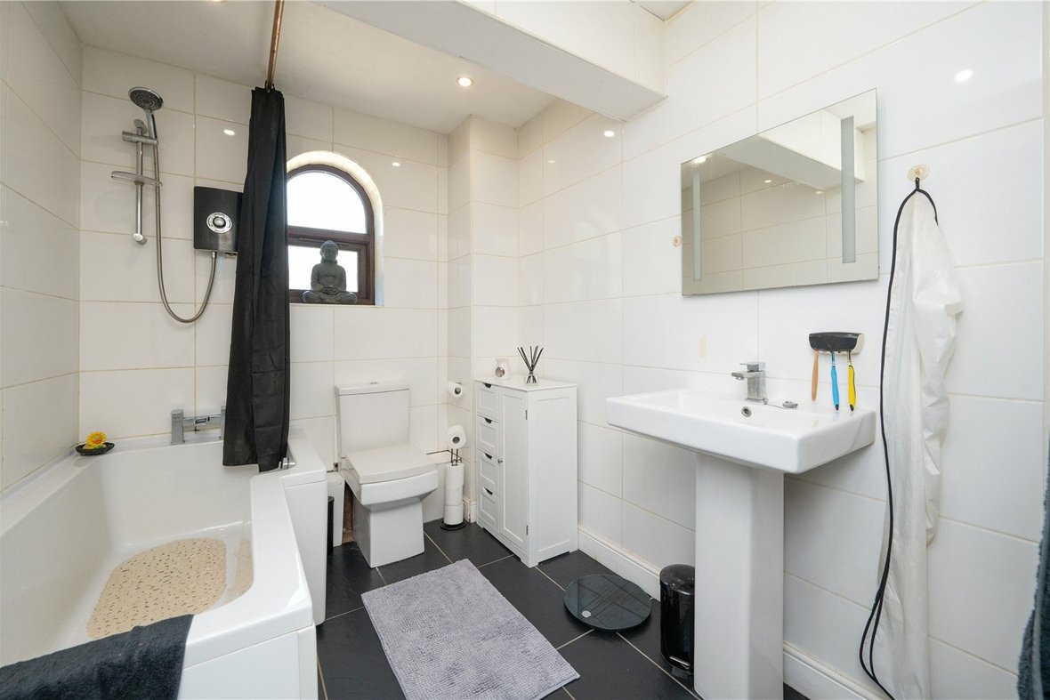 2 Bedroom House For SaleHouse For Sale in Grindcobbe, St. Albans, Hertfordshire - View 10 - Collinson Hall