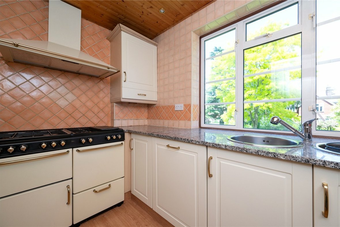 2 Bedroom Maisonette For SaleMaisonette For Sale in Woodstock Road North, St. Albans, Hertfordshire - View 3 - Collinson Hall