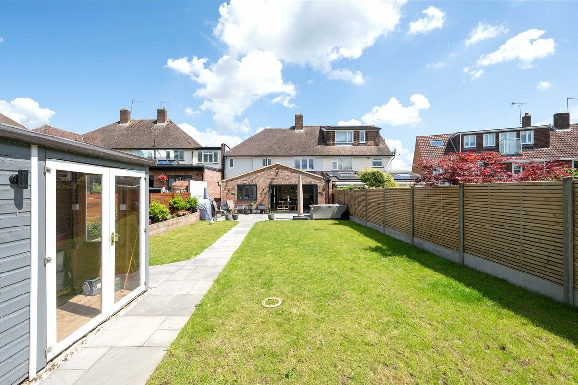 3 Bedroom House Sold Subject to ContractHouse Sold Subject to Contract in Hammers Gate, St. Albans, Hertfordshire - View 18 - Collinson Hall