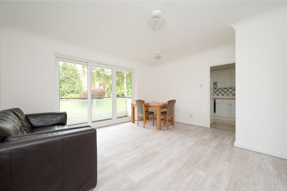 2 Bedroom Apartment Let AgreedApartment Let Agreed in Hillside Road, St. Albans, Hertfordshire - View 8 - Collinson Hall