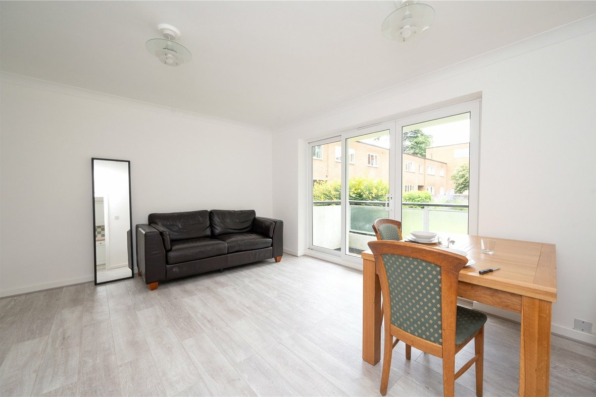 2 Bedroom Apartment Let AgreedApartment Let Agreed in Hillside Road, St. Albans, Hertfordshire - View 2 - Collinson Hall