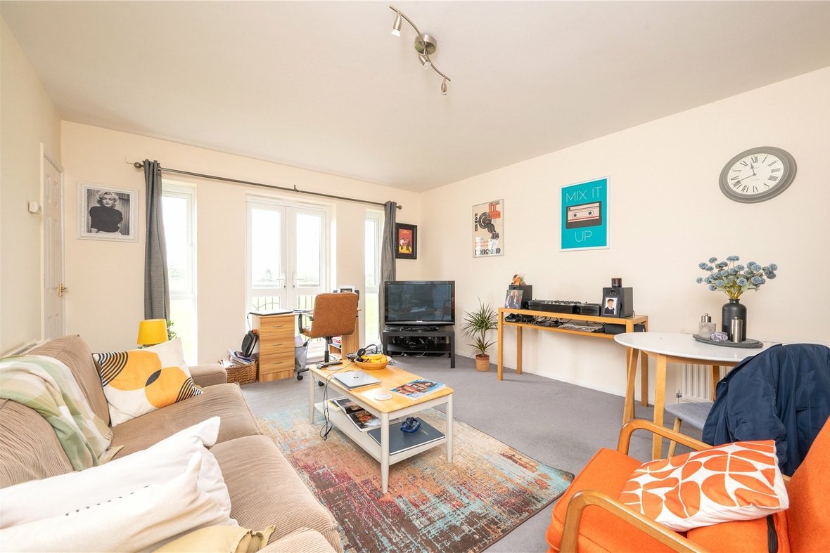 1 Bedroom Apartment To LetApartment To Let in St James Court, Park View Close, St. Albans - View 2 - Collinson Hall