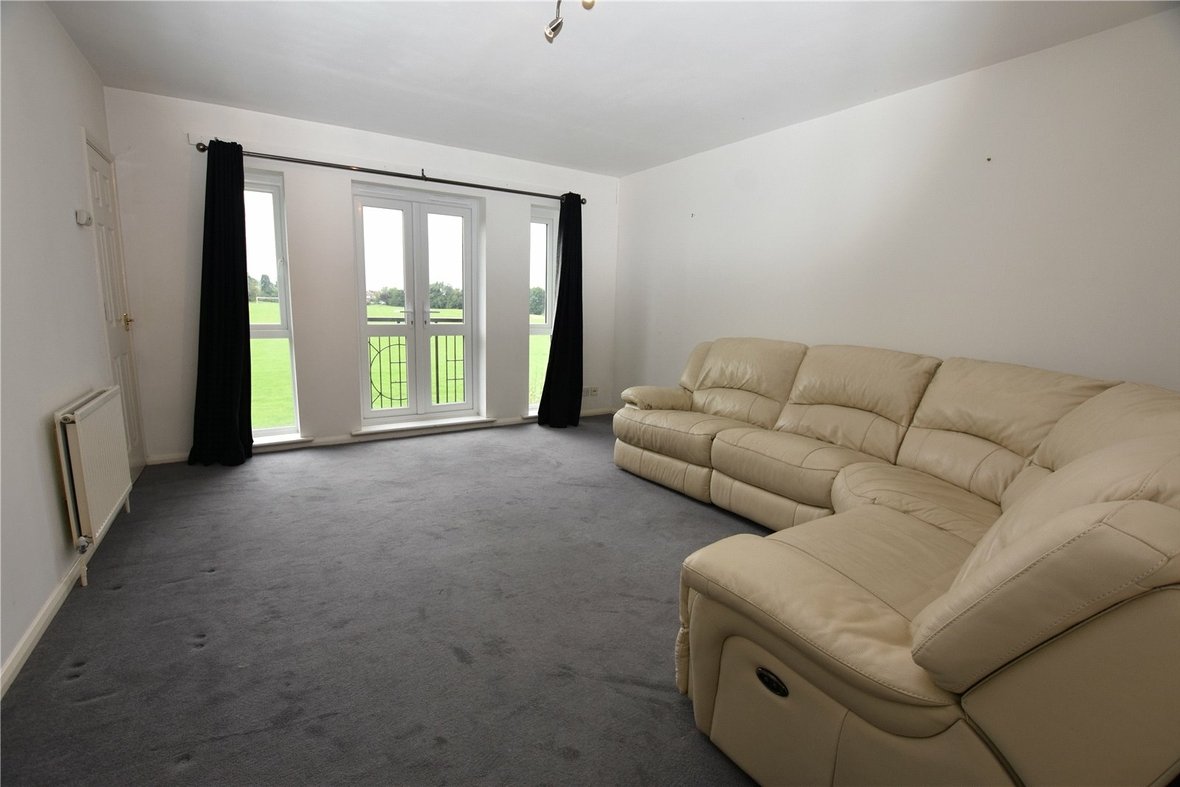 1 Bedroom Apartment Let AgreedApartment Let Agreed in St James Court, Park View Close, St. Albans - View 3 - Collinson Hall