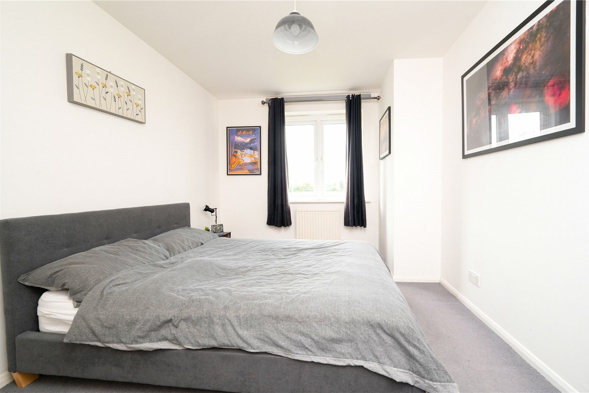 1 Bedroom Apartment To LetApartment To Let in St James Court, Park View Close, St. Albans - View 7 - Collinson Hall