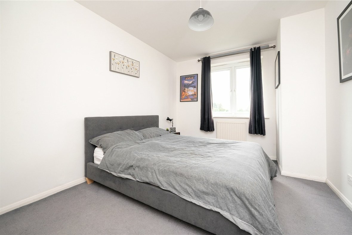 1 Bedroom Apartment To LetApartment To Let in St James Court, Park View Close, St. Albans - View 3 - Collinson Hall