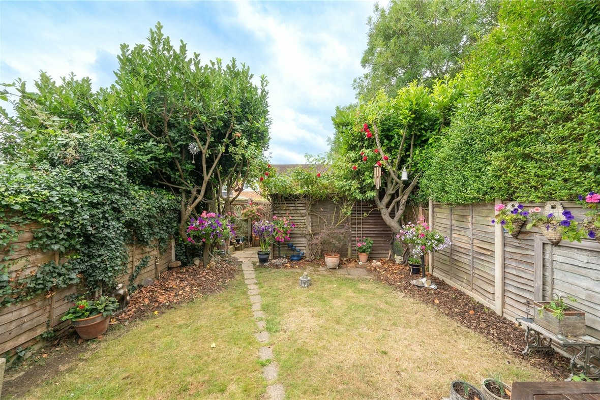 3 Bedroom House For SaleHouse For Sale in Chantry Lane, London Colney, St. Albans - View 14 - Collinson Hall