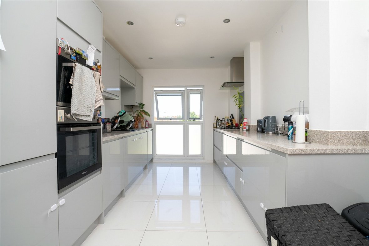 2 Bedroom Apartment Let AgreedApartment Let Agreed in Old London Road, St. Albans, Hertfordshire - View 3 - Collinson Hall