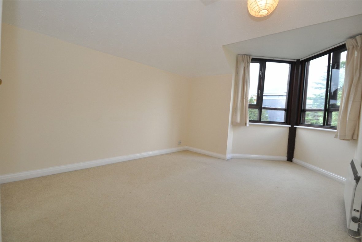 2 Bedroom Apartment Let Agreed in Brooklands Court, Hatfield Road, St Albans - View 6 - Collinson Hall