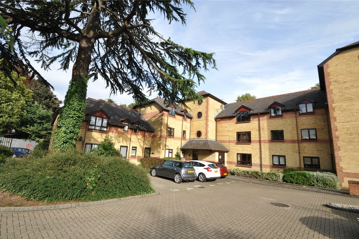 2 Bedroom Apartment Let Agreed in Brooklands Court, Hatfield Road, St Albans - View 1 - Collinson Hall