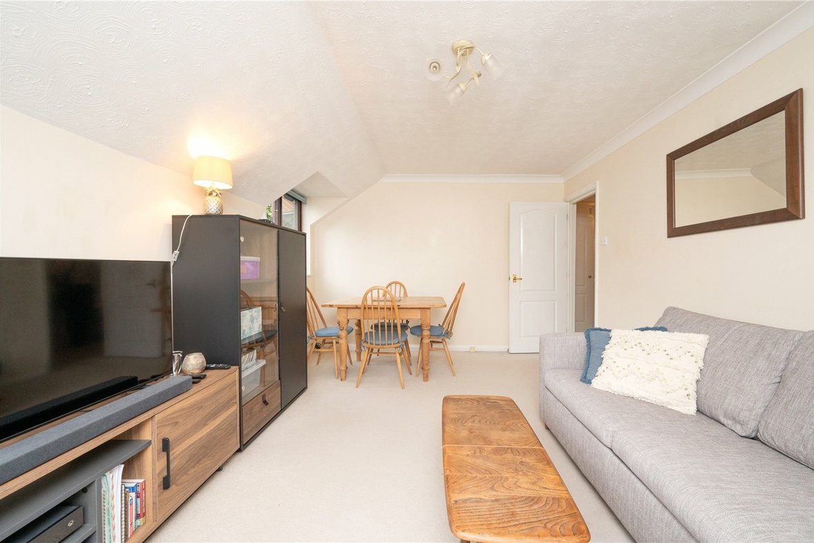 2 Bedroom Apartment Let AgreedApartment Let Agreed in Brooklands Court, Hatfield Road, St Albans - View 8 - Collinson Hall