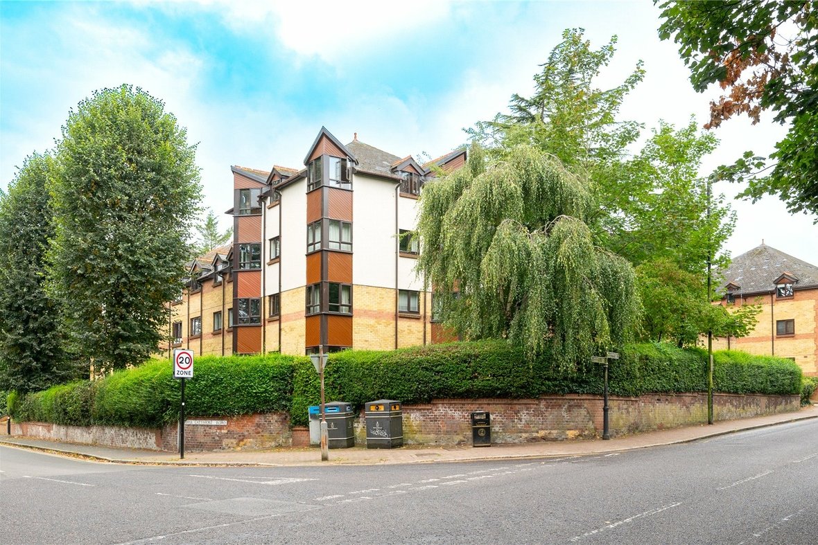 2 Bedroom Apartment Let AgreedApartment Let Agreed in Brooklands Court, Hatfield Road, St Albans - View 1 - Collinson Hall