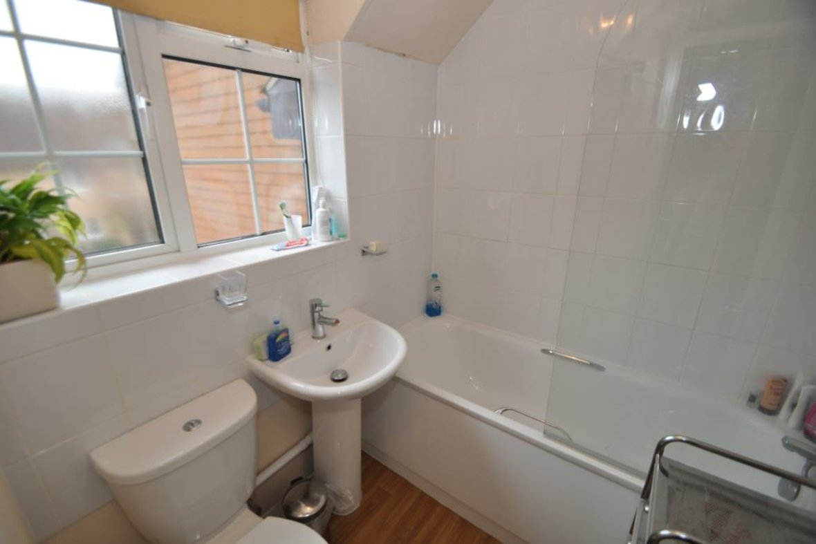2 Bedroom House Let AgreedHouse Let Agreed in Wilstone Drive, St. Albans, Hertfordshire - View 5 - Collinson Hall