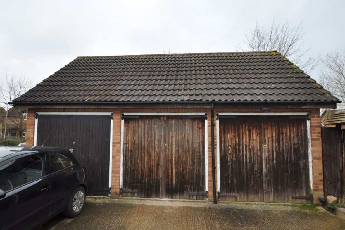 2 Bedroom House Let AgreedHouse Let Agreed in Wilstone Drive, St. Albans, Hertfordshire - View 8 - Collinson Hall