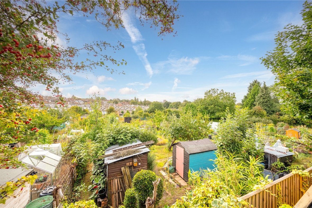 4 Bedroom House For SaleHouse For Sale in Goldsmith Way, St. Albans, Hertfordshire - View 11 - Collinson Hall