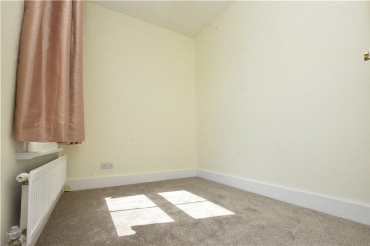 3 Bedroom House Let AgreedHouse Let Agreed in Lower Paxton Road, St. Albans, Hertfordshire - View 7 - Collinson Hall
