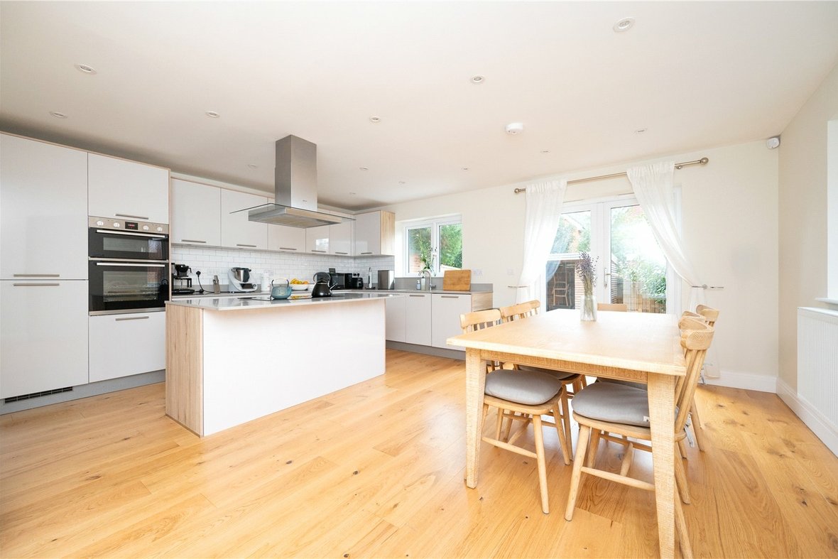 4 Bedroom House To LetHouse To Let in Wain Close, St. Albans, Hertfordshire - View 2 - Collinson Hall