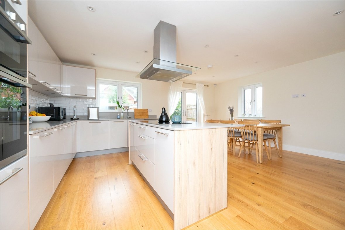 4 Bedroom House To LetHouse To Let in Wain Close, St. Albans, Hertfordshire - View 4 - Collinson Hall