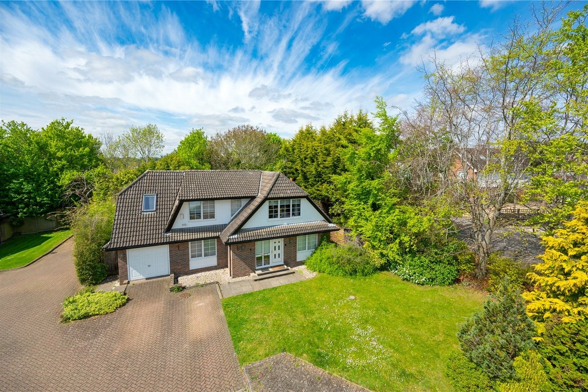 5 Bedroom House For SaleHouse For Sale in Aspen Close, Bricket Wood, St. Albans - View 1 - Collinson Hall