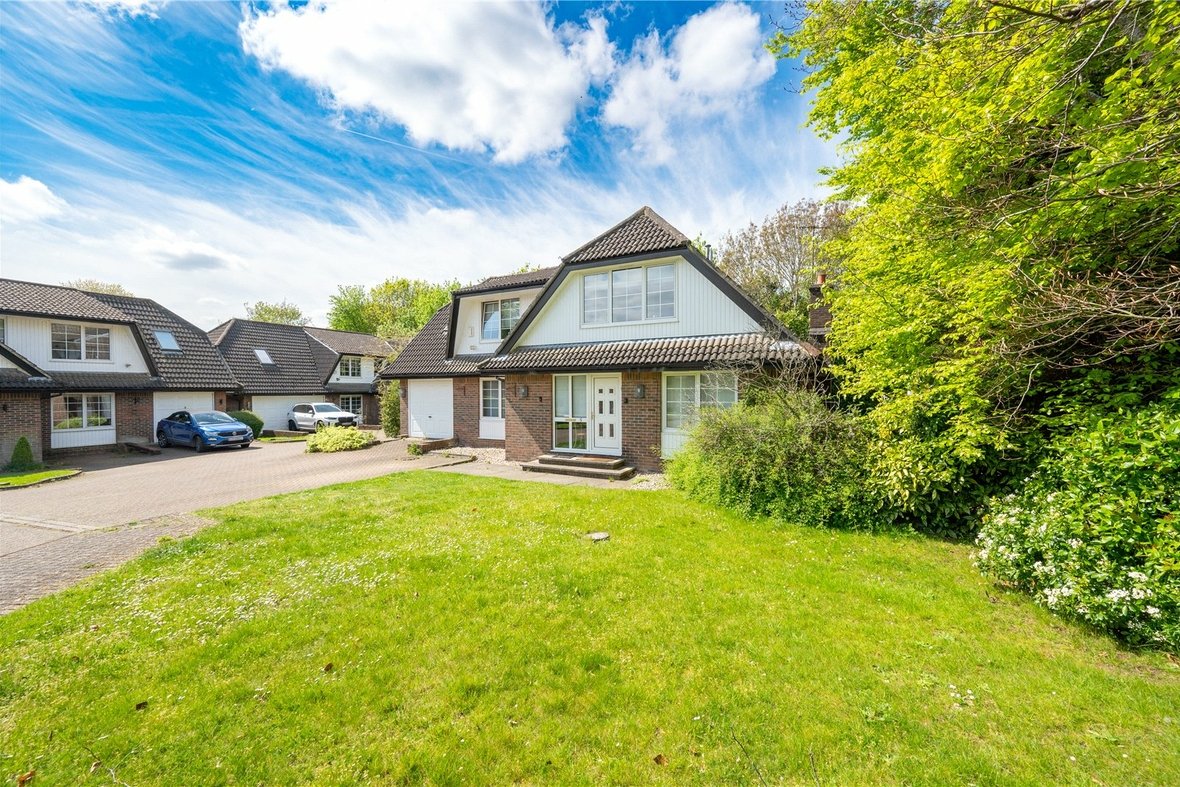 5 Bedroom House For SaleHouse For Sale in Aspen Close, Bricket Wood, St. Albans - View 10 - Collinson Hall