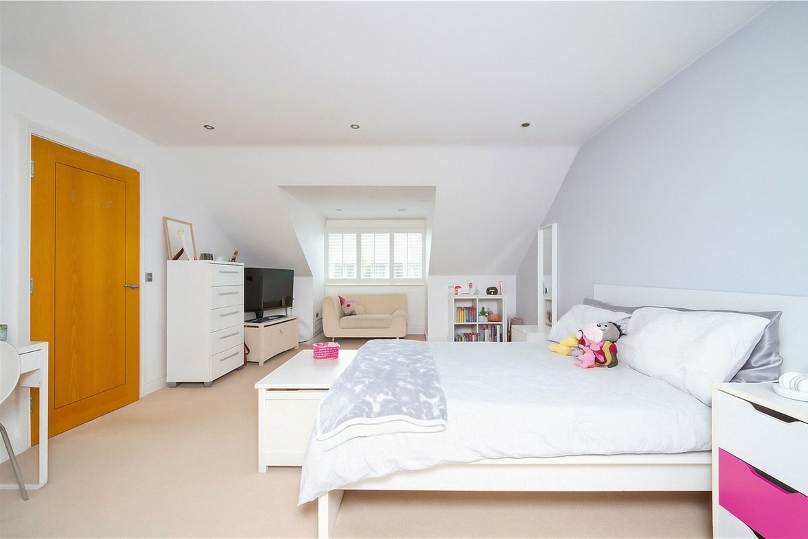 4 Bedroom House For SaleHouse For Sale in Watford Road, Chiswell Green, St Albans - View 11 - Collinson Hall