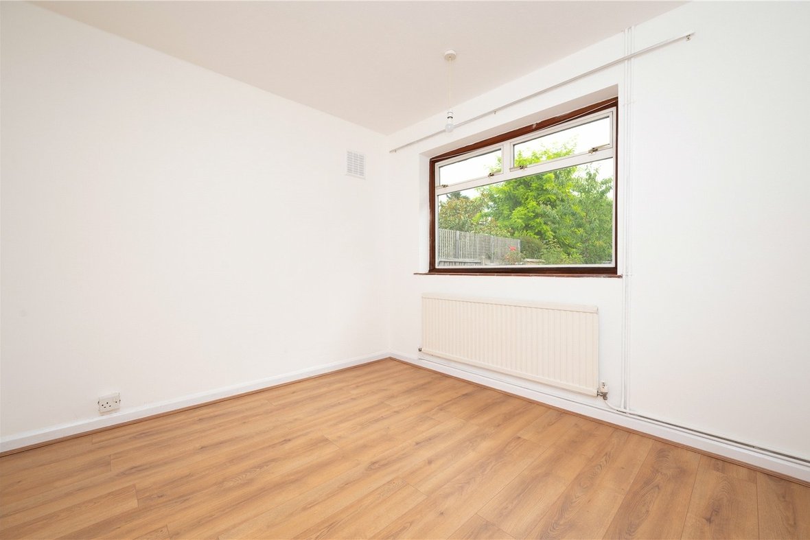 3 Bedroom Bungalow To LetBungalow To Let in Penn Road, Park Street, St. Albans - View 9 - Collinson Hall
