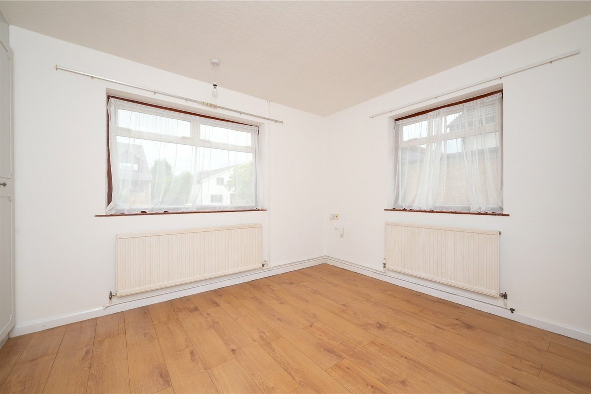 3 Bedroom Bungalow To LetBungalow To Let in Penn Road, Park Street, St. Albans - View 6 - Collinson Hall
