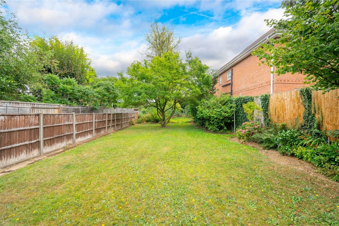 3 Bedroom Bungalow To LetBungalow To Let in Penn Road, Park Street, St. Albans - View 8 - Collinson Hall