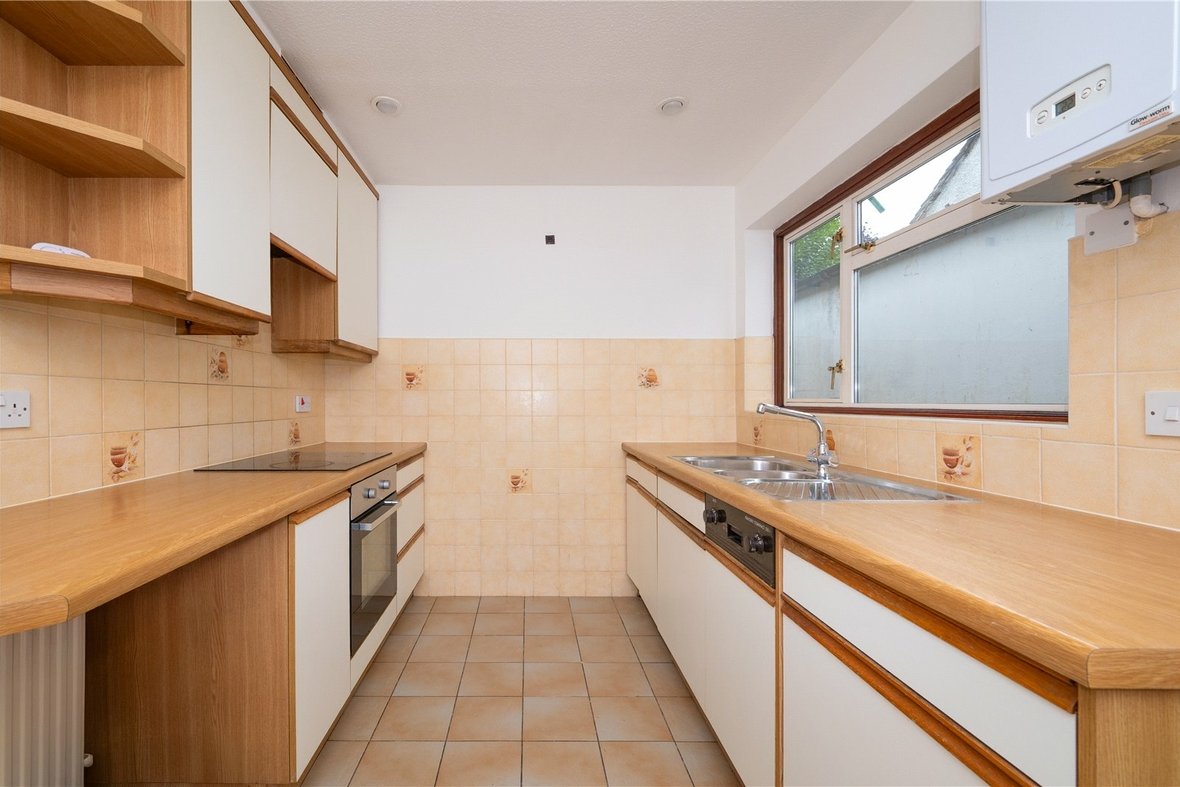 3 Bedroom Bungalow To LetBungalow To Let in Penn Road, Park Street, St. Albans - View 4 - Collinson Hall