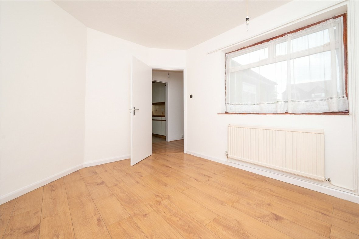 3 Bedroom Bungalow To LetBungalow To Let in Penn Road, Park Street, St. Albans - View 13 - Collinson Hall