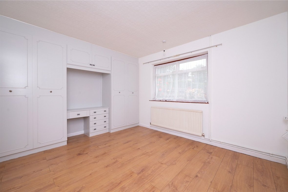 3 Bedroom Bungalow To LetBungalow To Let in Penn Road, Park Street, St. Albans - View 7 - Collinson Hall