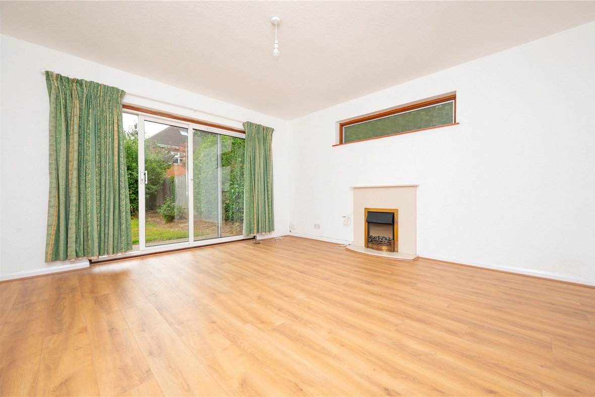 3 Bedroom Bungalow To LetBungalow To Let in Penn Road, Park Street, St. Albans - View 3 - Collinson Hall