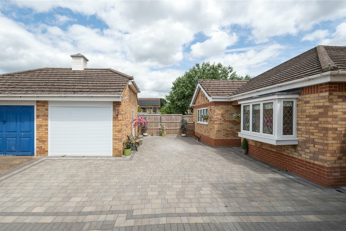 3 Bedroom Bungalow New InstructionBungalow New Instruction in Heracles Close, Park Street, St. Albans - View 11 - Collinson Hall