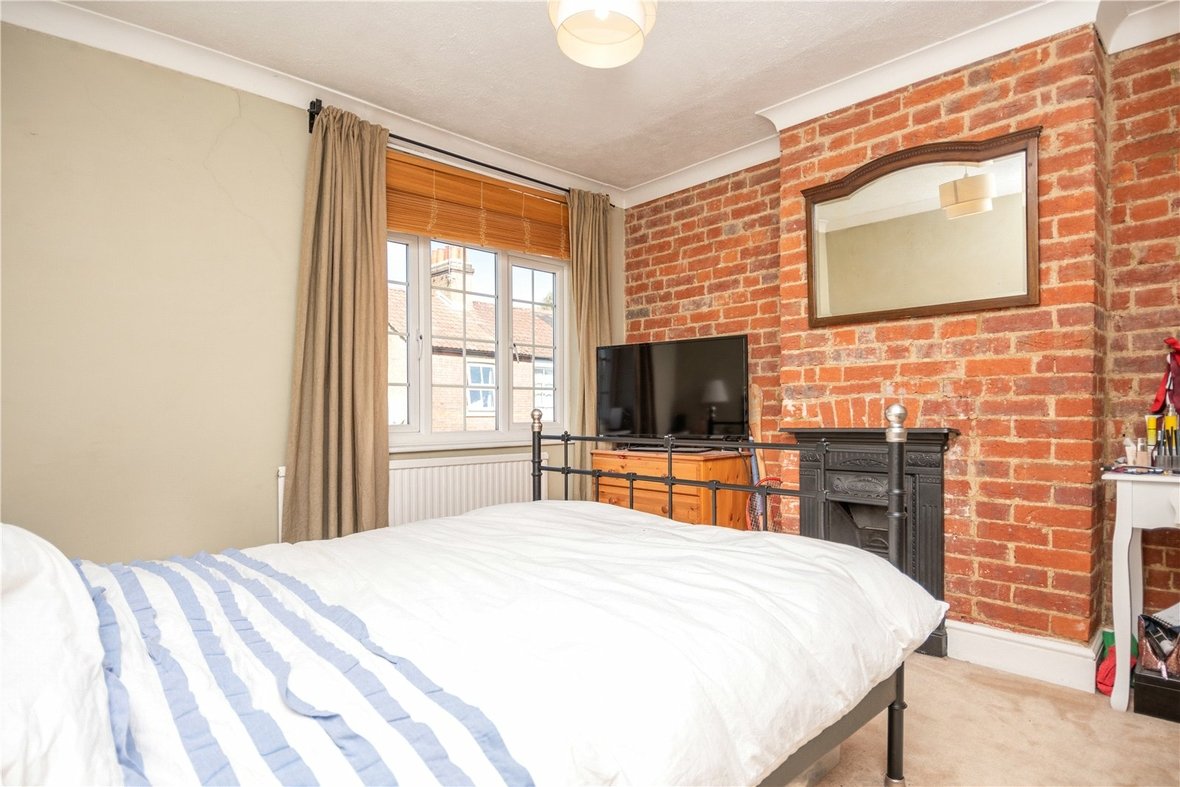 2 Bedroom House For Sale in Upper Heath Road, St. Albans - View 11 - Collinson Hall