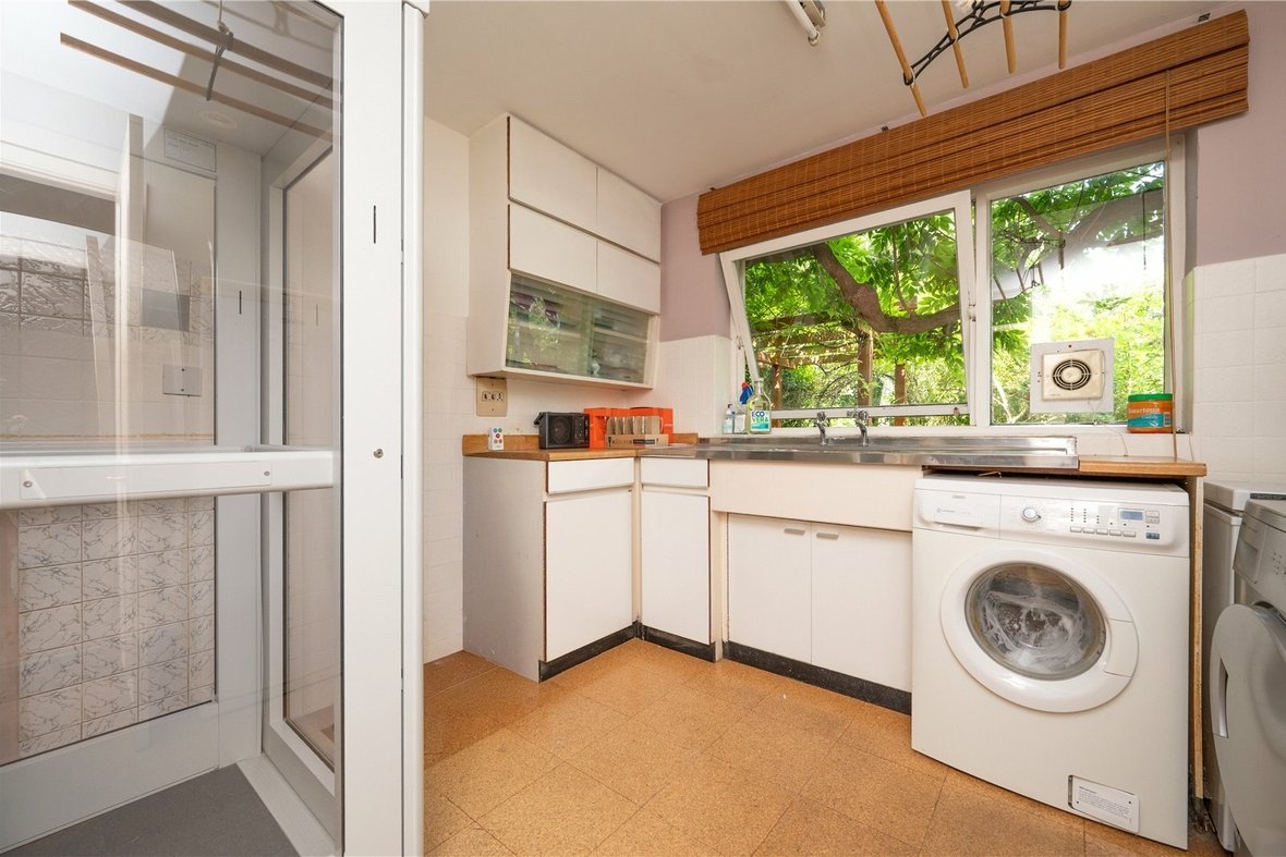 4 Bedroom House Sold Subject to ContractHouse Sold Subject to Contract in Cunningham Hill Road, St. Albans, Hertfordshire - View 6 - Collinson Hall