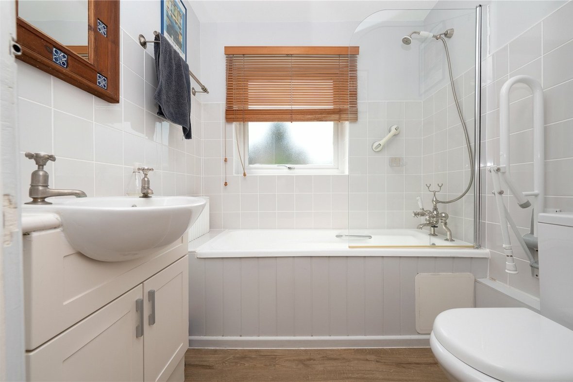 4 Bedroom House Sold Subject to ContractHouse Sold Subject to Contract in Cunningham Hill Road, St. Albans, Hertfordshire - View 14 - Collinson Hall