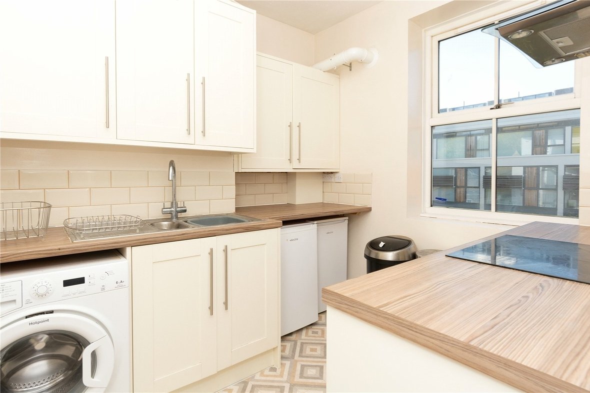 2 Bedroom Apartment Let in Alma Road, St. Albans, Hertfordshire - View 2 - Collinson Hall