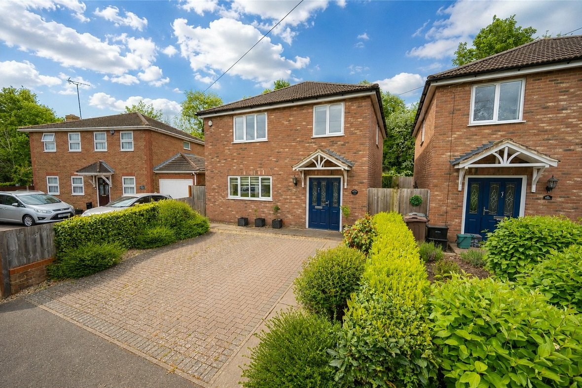 3 Bedroom House For SaleHouse For Sale in Park Street Lane, Park Street, St. Albans - View 1 - Collinson Hall