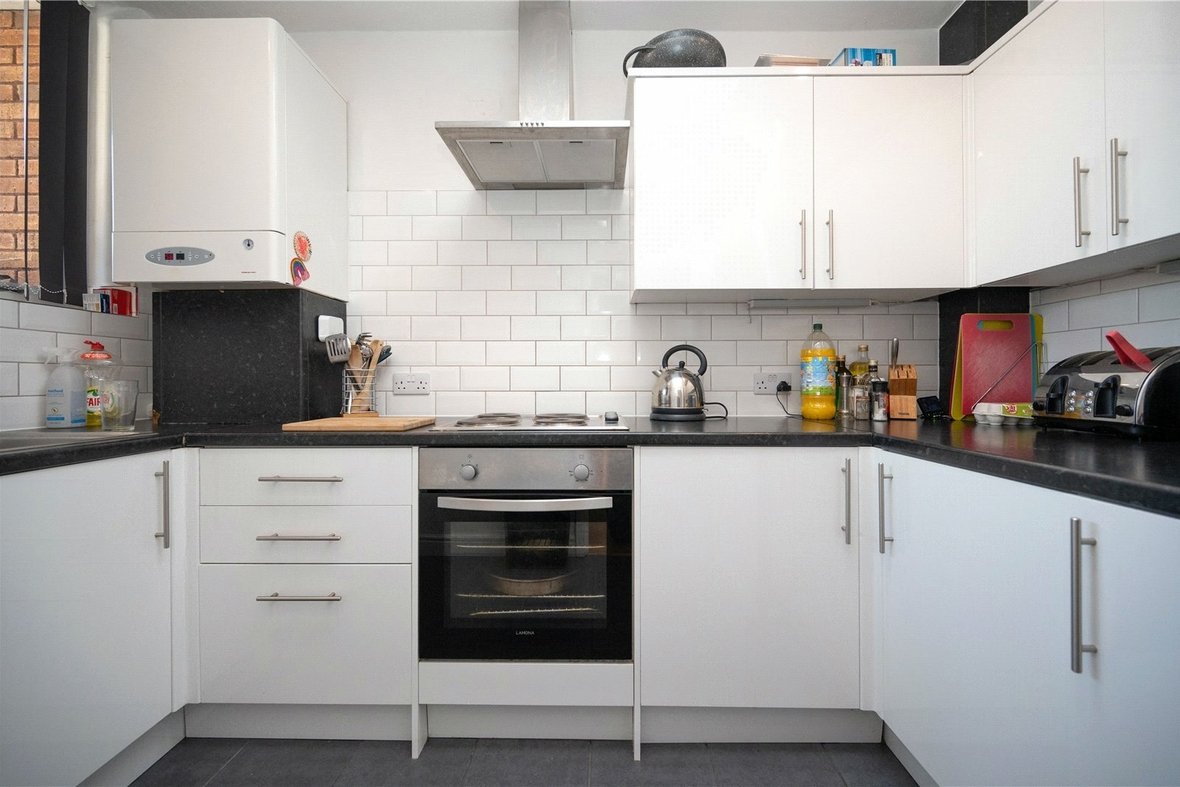 2 Bedroom Apartment To LetApartment To Let in New House Park, St. Albans, Hertfordshire - View 7 - Collinson Hall