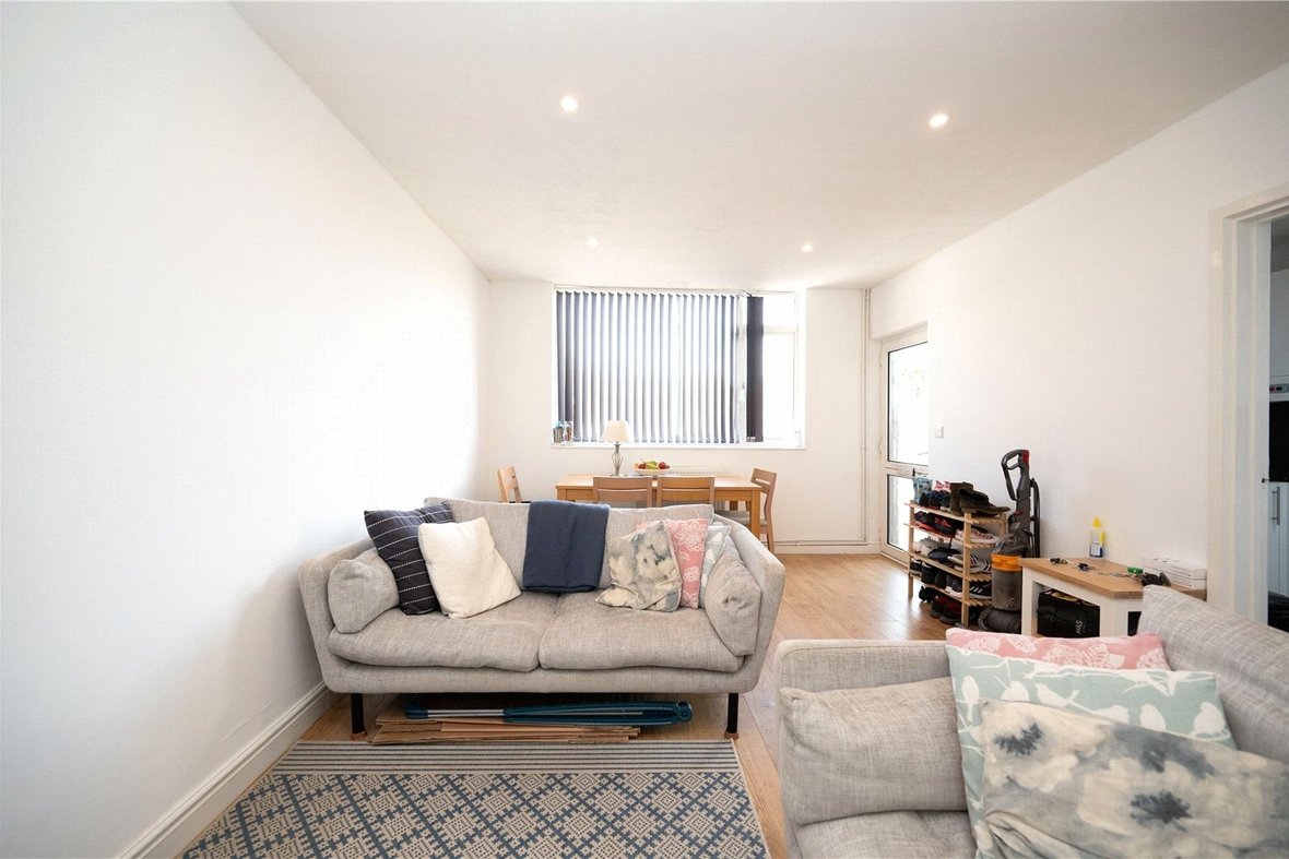 2 Bedroom Apartment To LetApartment To Let in New House Park, St. Albans, Hertfordshire - View 2 - Collinson Hall