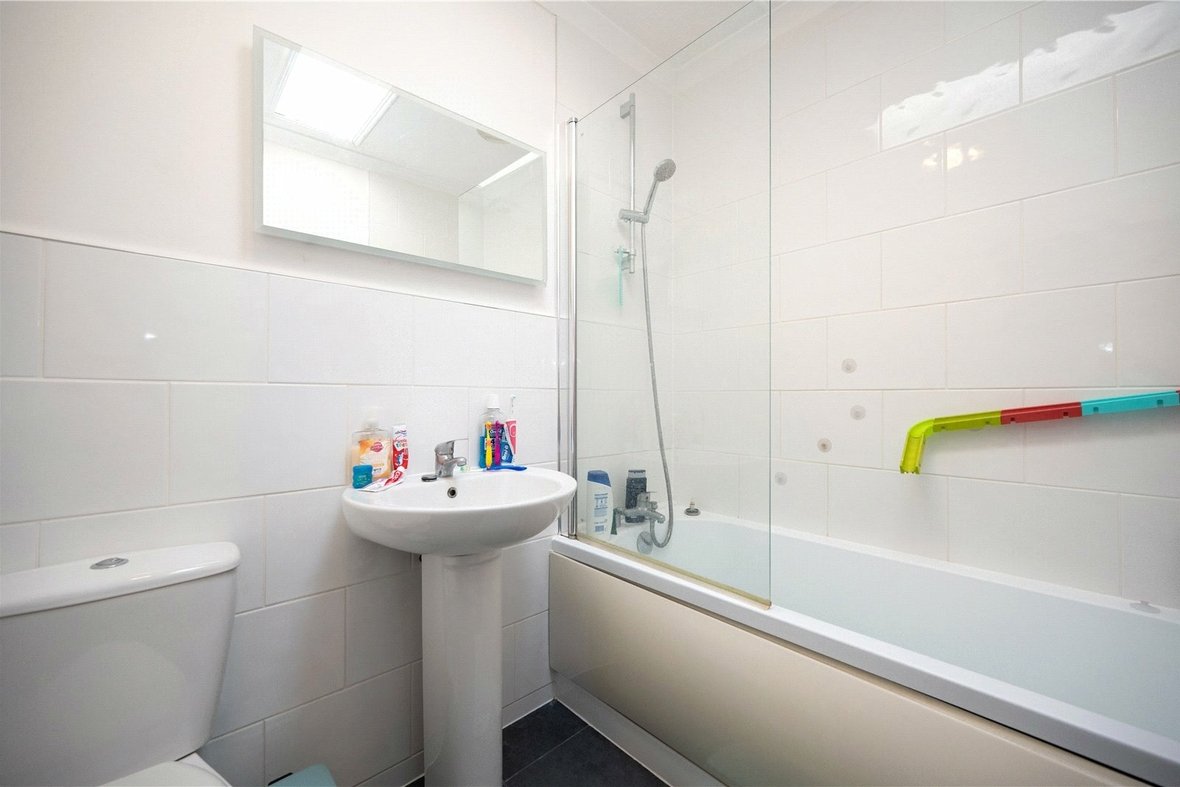 2 Bedroom Apartment To LetApartment To Let in New House Park, St. Albans, Hertfordshire - View 5 - Collinson Hall