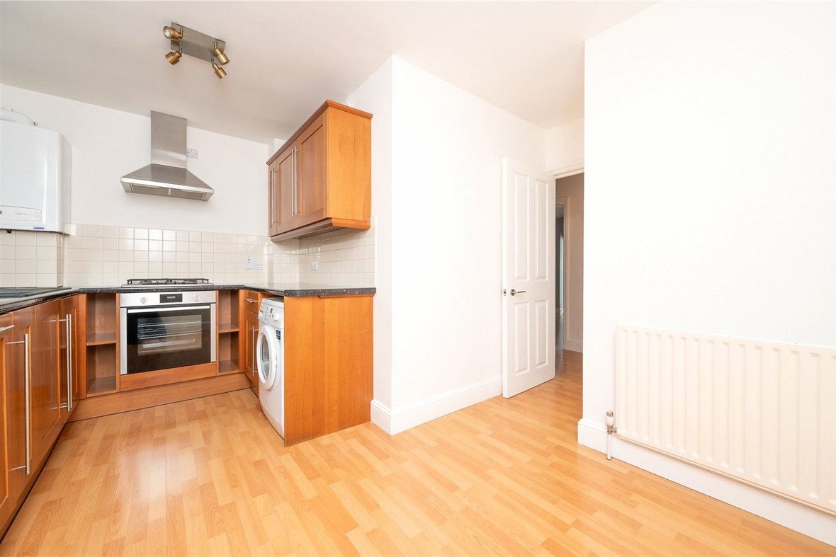 2 Bedroom Apartment LetApartment Let in Ashtree Court, Granville Road, St. Albans - View 3 - Collinson Hall