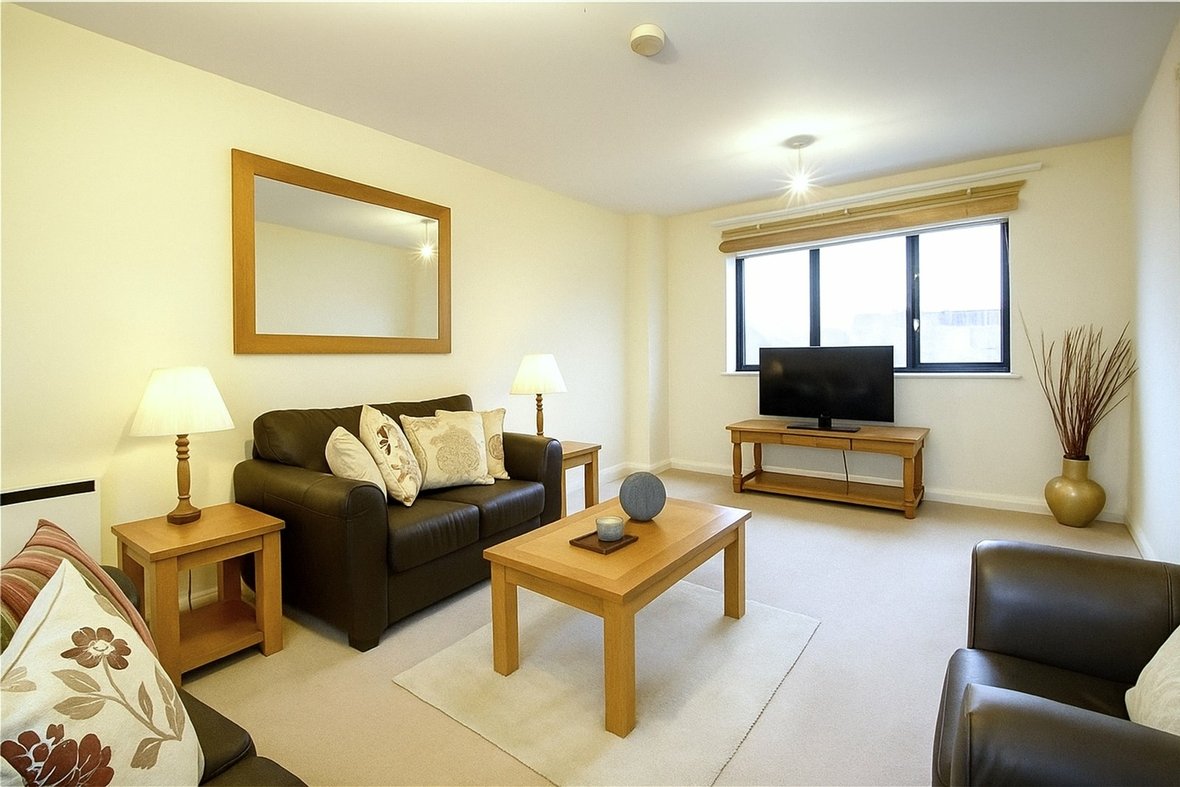 2 Bedroom Maisonette To LetMaisonette To Let in Half Moon Mews, St. Albans, Hertfordshire - View 6 - Collinson Hall