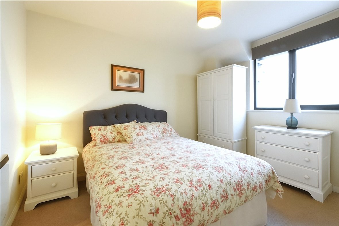 2 Bedroom Maisonette To LetMaisonette To Let in Half Moon Mews, St. Albans, Hertfordshire - View 3 - Collinson Hall