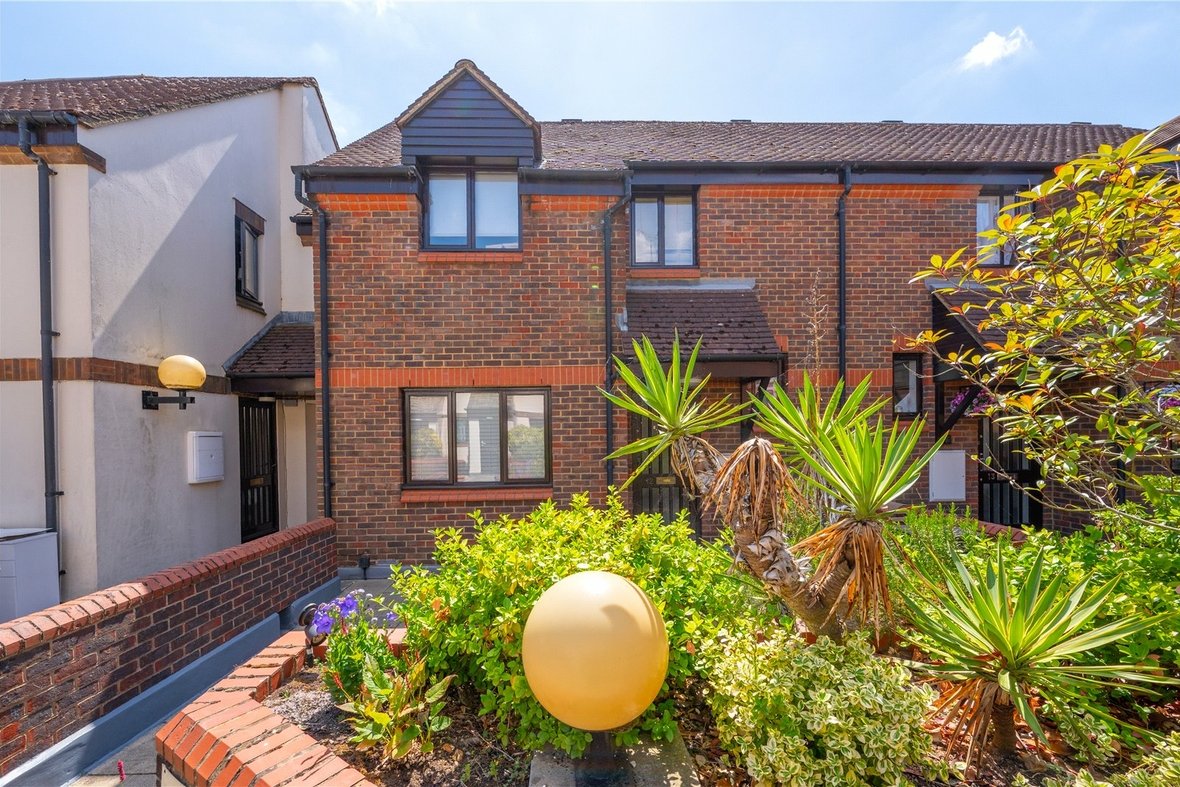 2 Bedroom Maisonette To LetMaisonette To Let in Half Moon Mews, St. Albans, Hertfordshire - View 7 - Collinson Hall