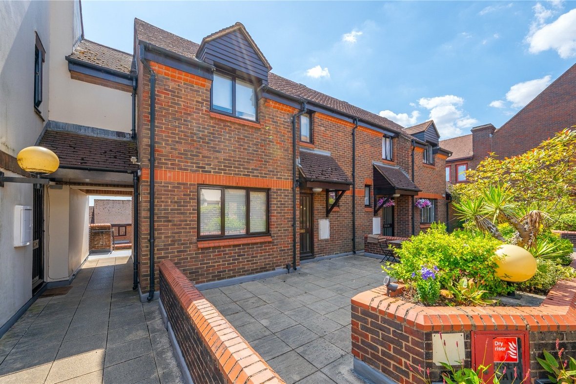 2 Bedroom Maisonette To LetMaisonette To Let in Half Moon Mews, St. Albans, Hertfordshire - View 1 - Collinson Hall