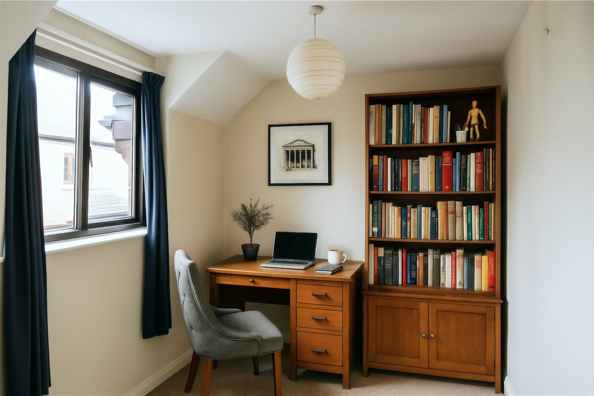 2 Bedroom Maisonette To LetMaisonette To Let in Half Moon Mews, St. Albans, Hertfordshire - View 4 - Collinson Hall