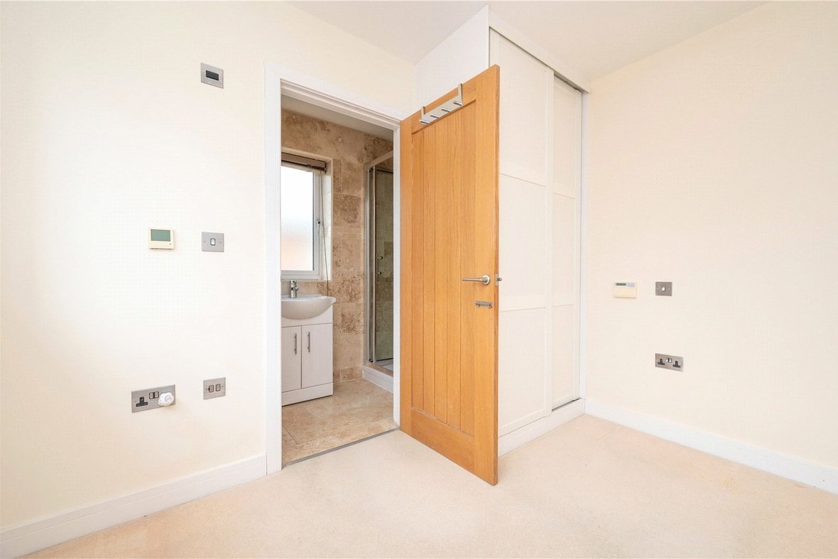 3 Bedroom House LetHouse Let in Park Street Lane, Park Street, St. Albans - View 15 - Collinson Hall
