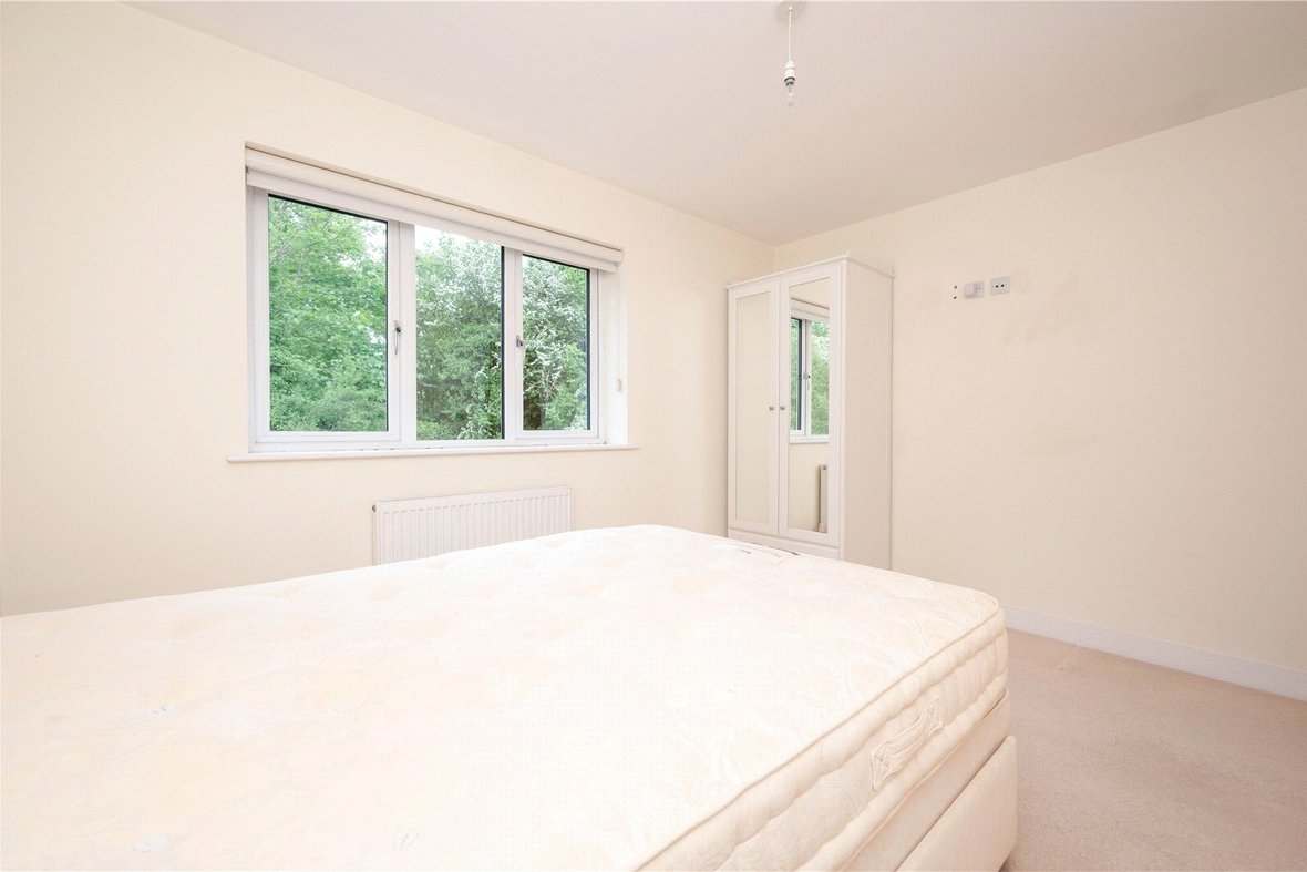 3 Bedroom House LetHouse Let in Park Street Lane, Park Street, St. Albans - View 9 - Collinson Hall