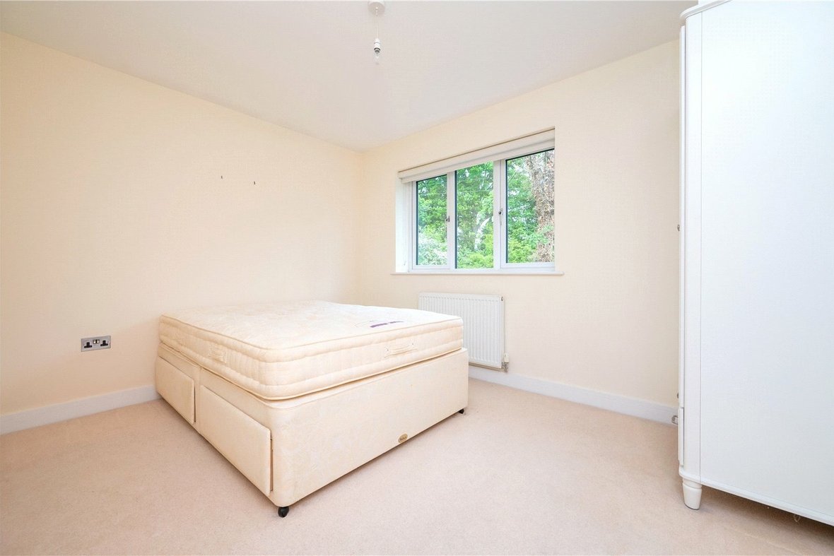 3 Bedroom House LetHouse Let in Park Street Lane, Park Street, St. Albans - View 6 - Collinson Hall